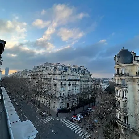 Studio Vue Tour Eiffel Parigi
